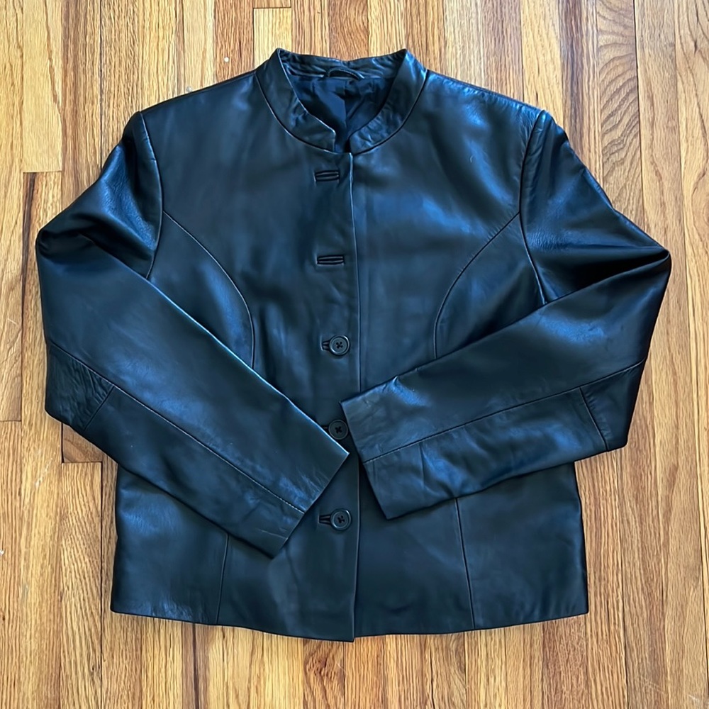 short black leather jacket | size small